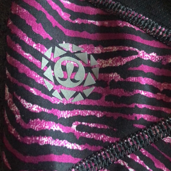 Lululemon Inspire Tight II size 10
Seawheeze 2016 - 7/8-length tight - Picture 12 of 14